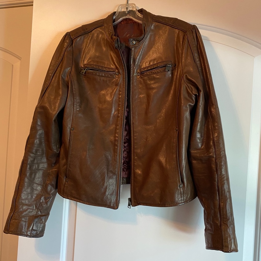 Levis Women’s Leather Jacket - A Classic Beauty